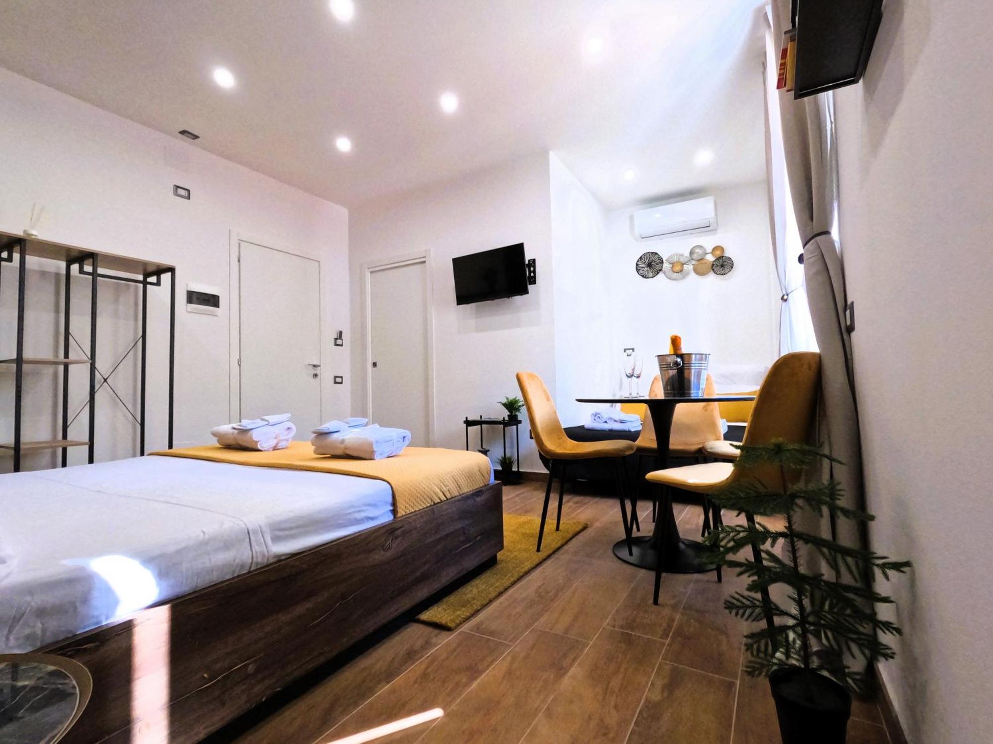 Blackwoody Contemporary Rooms - Napoli Centro Storico Bagian luar foto