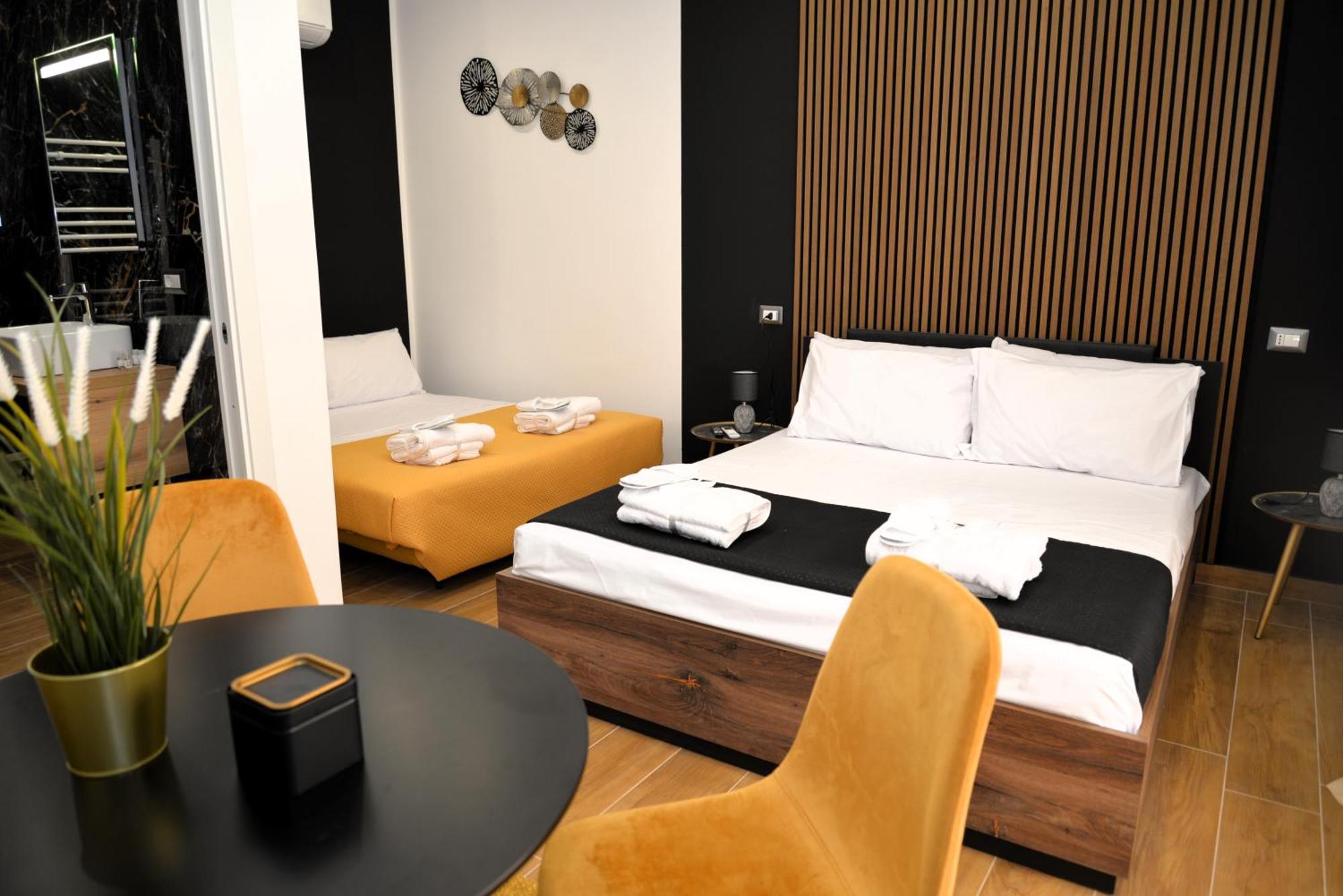 Blackwoody Contemporary Rooms - Napoli Centro Storico Bagian luar foto