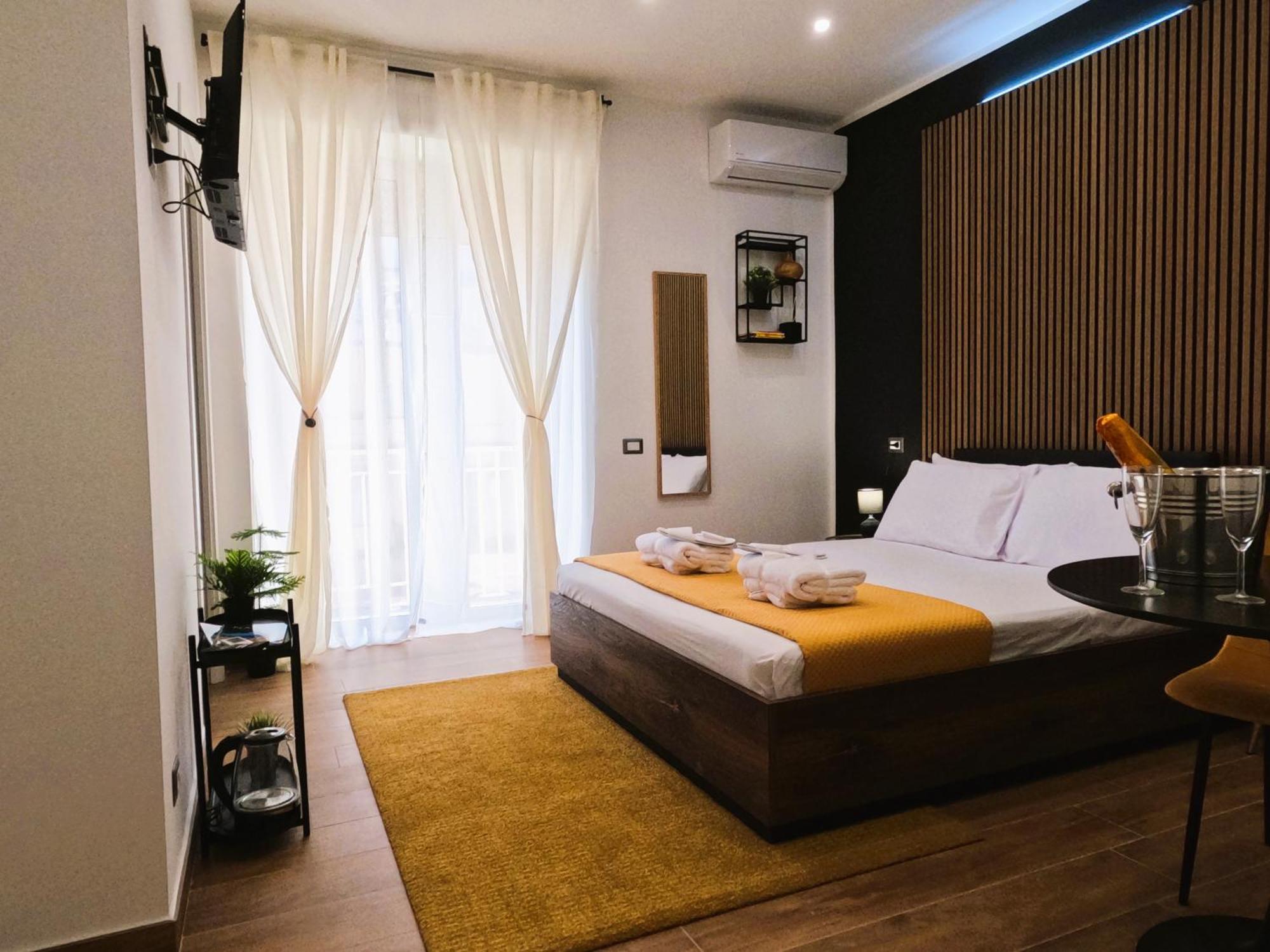 Blackwoody Contemporary Rooms - Napoli Centro Storico Bagian luar foto
