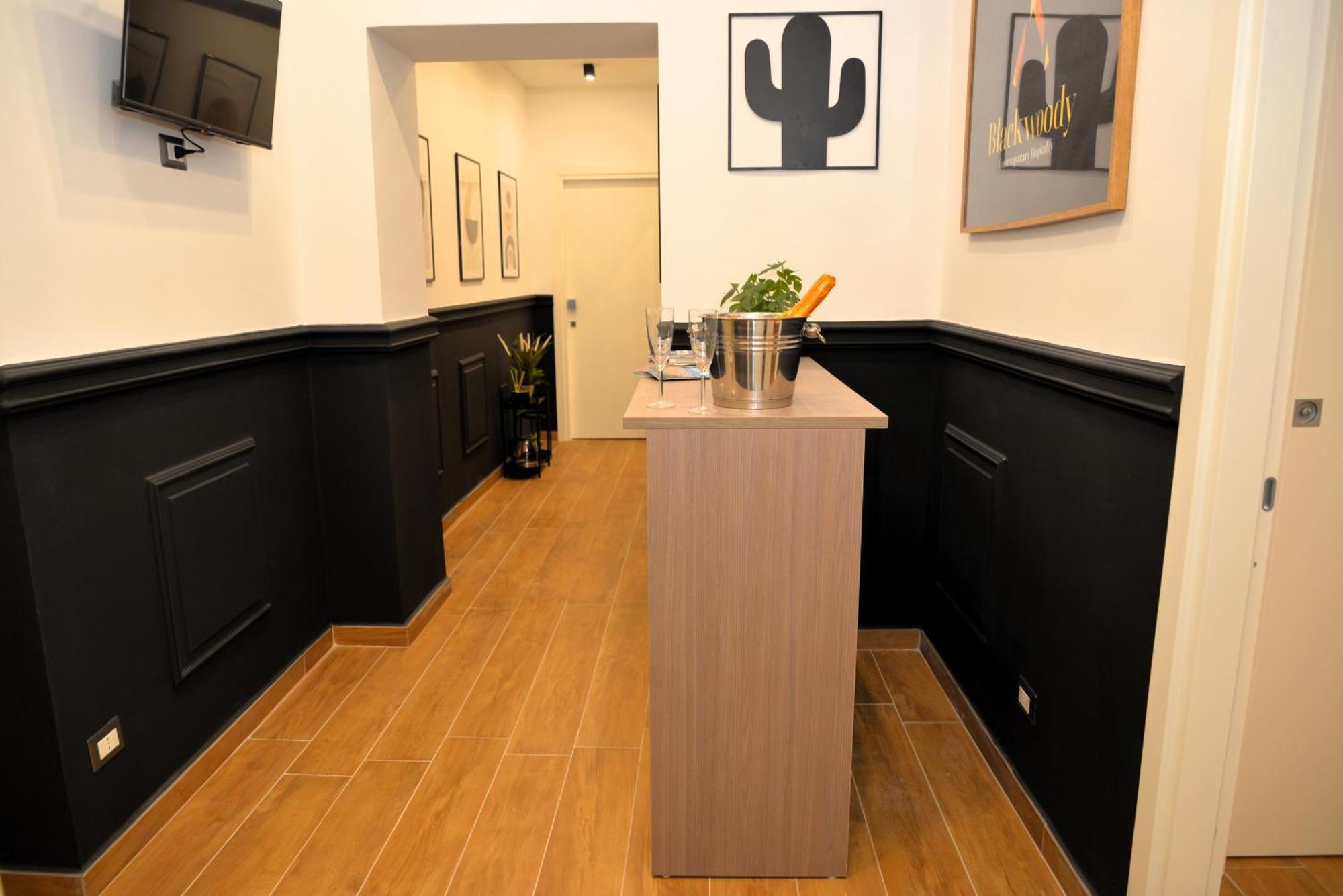 Blackwoody Contemporary Rooms - Napoli Centro Storico Bagian luar foto
