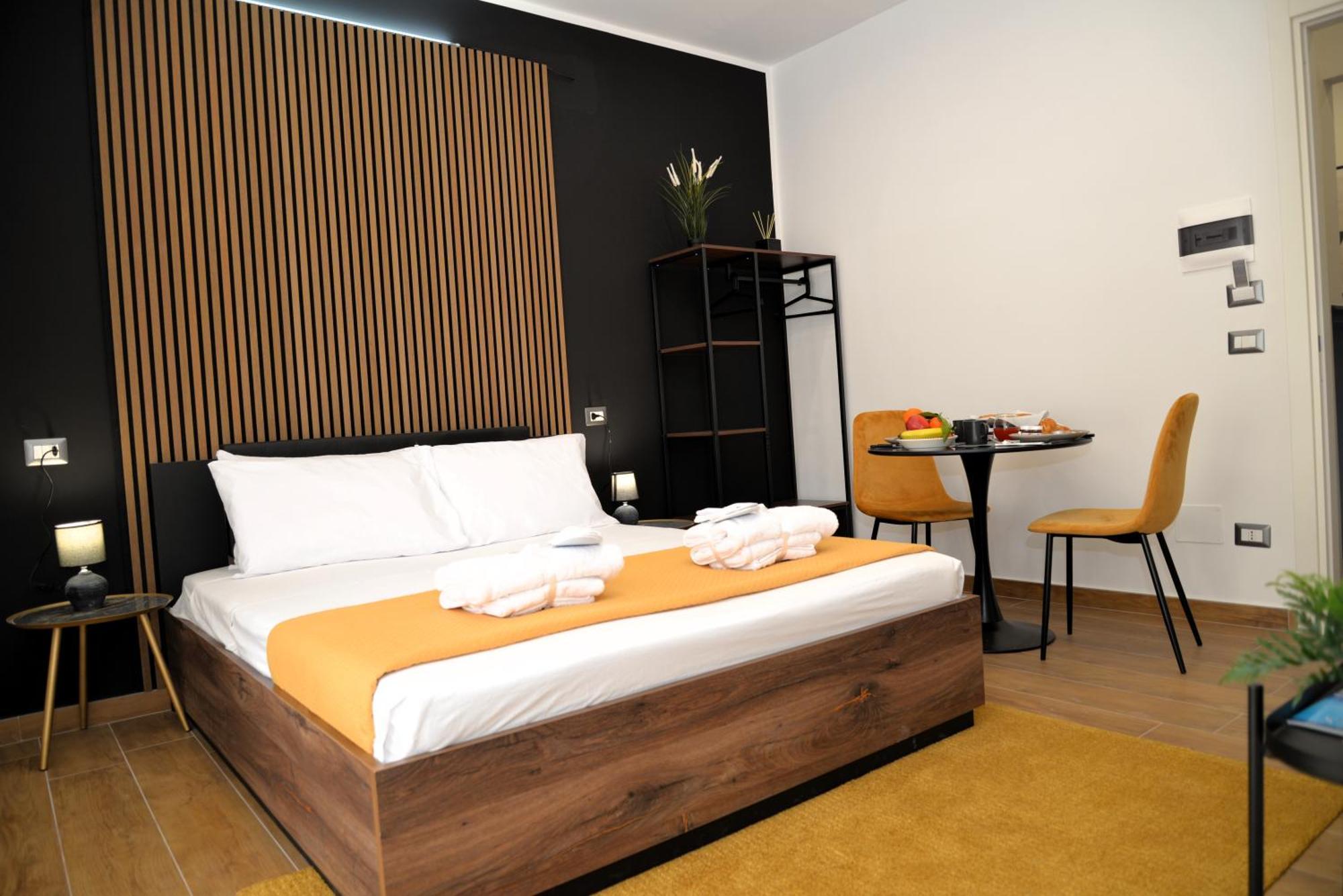 Blackwoody Contemporary Rooms - Napoli Centro Storico Bagian luar foto