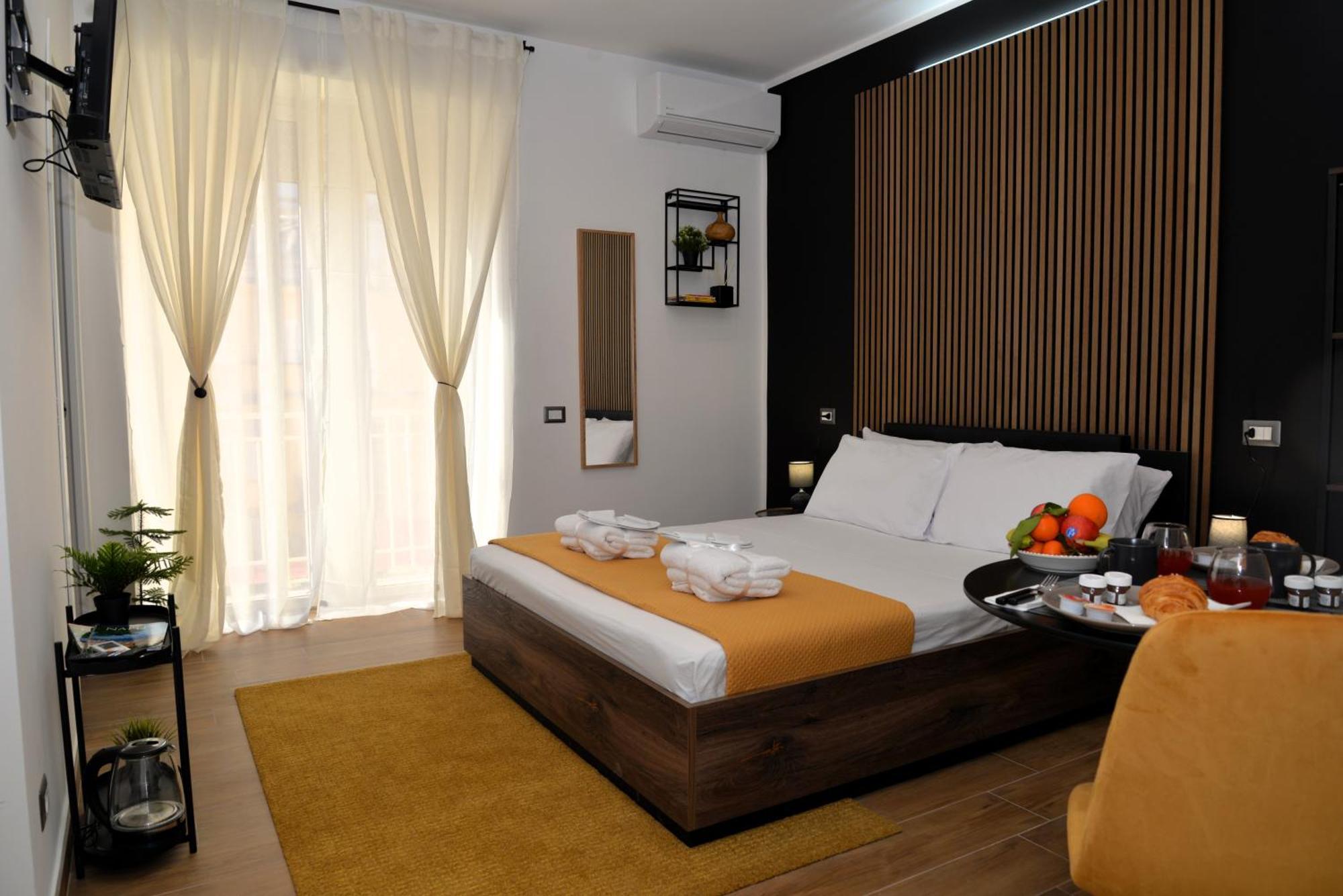 Blackwoody Contemporary Rooms - Napoli Centro Storico Bagian luar foto