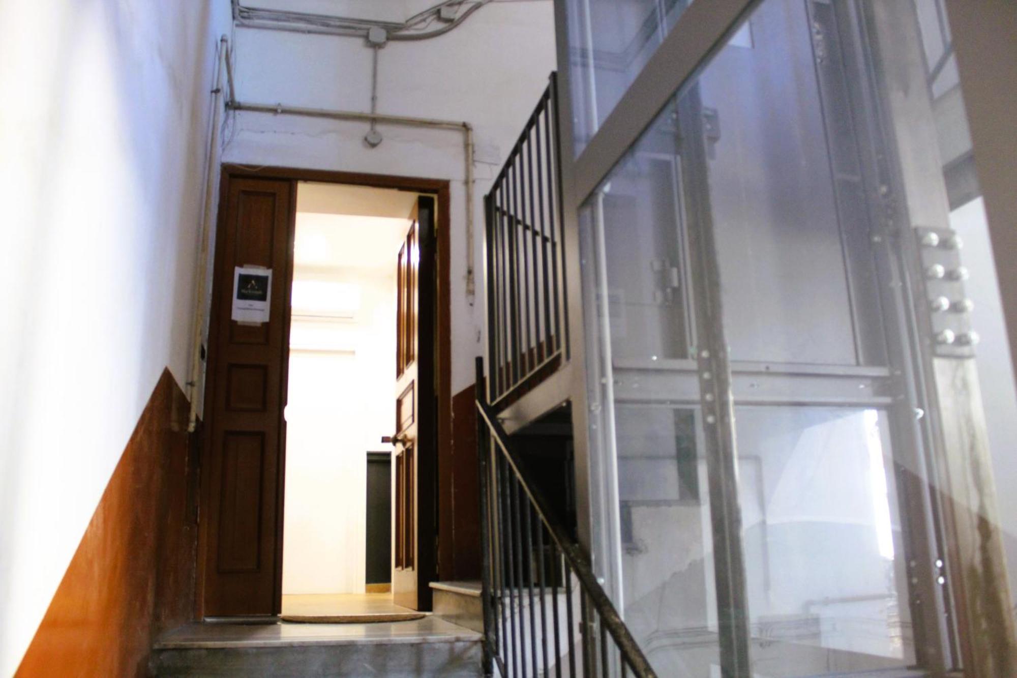 Blackwoody Contemporary Rooms - Napoli Centro Storico Bagian luar foto
